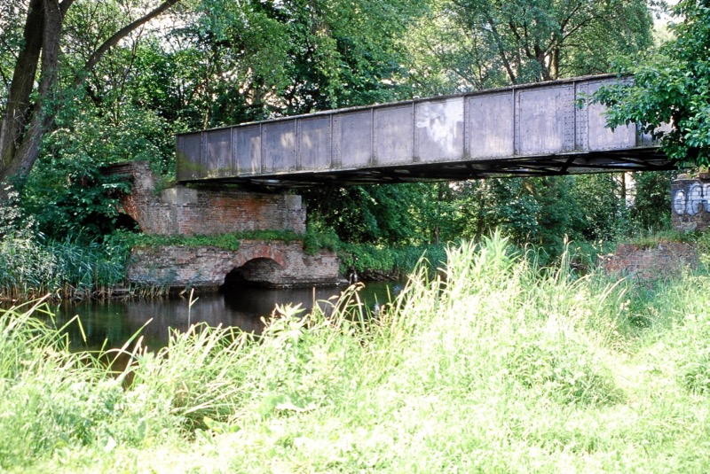 Fehrbelliner Brücke über den Rhinkanal