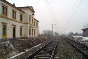 Der Bahnhof Zernitz schmückt sich in den Farben von www.dorffotografie.de. Der Bahnhof wurde in den Jahren 1990/1991 aufwendig restauriert.