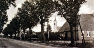 Paulinenaue in den 1930er Jahren, rechts das Schulhaus