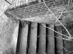 Diese Treppe führt in den Keller der früheren Bahnhofstoilette. 