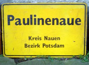 Heimatkunde: Früher lag Paulinenaue im Kreis Nauen und gehörte zum Bezirk Potsdam. 