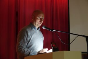 Arne Breder während seiner Rede zum Gemeindejubiläum. Foto: Joachim Scholz